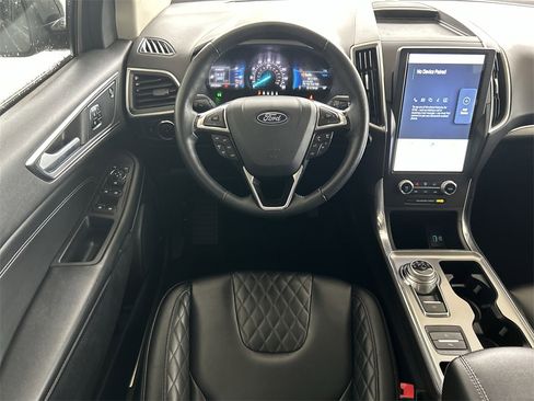 Used 2024 Ford Edge Titanium image 39