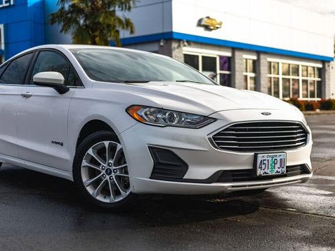 Used 2019 Ford Fusion SE image 3