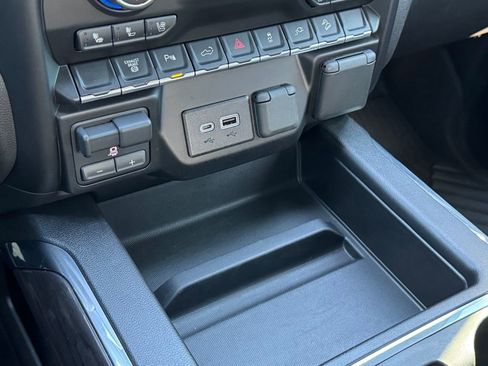 Used 2022 Chevrolet Silverado 2500 LTZ w/ LTZ Plus Package AWD/4WD image 20