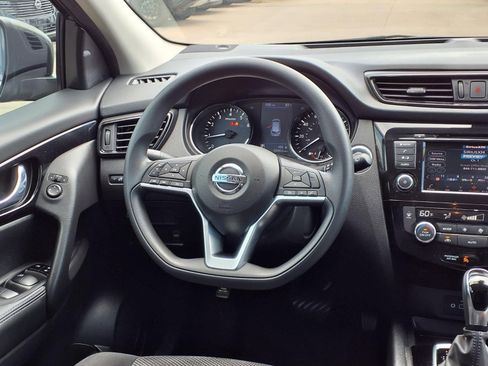 Used 2019 Nissan Rogue Sport SV FWD image 14