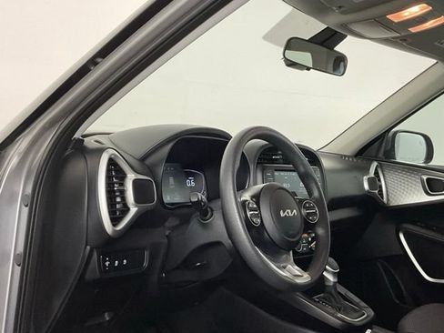 Used 2025 Kia Soul LX w/ LX Technology Package FWD image 12