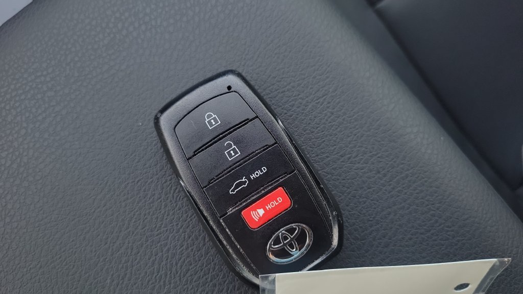 Used 2026 Toyota Camry SE FWD image 9