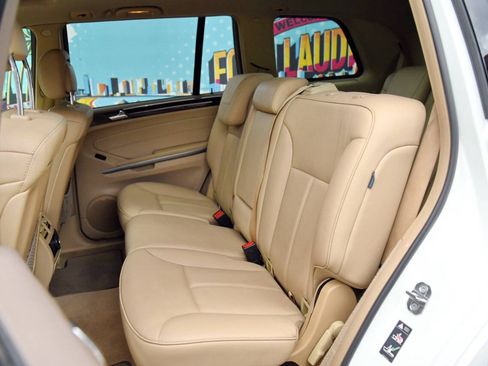 Used 2011 Mercedes-Benz GL 450 4MATIC image 15