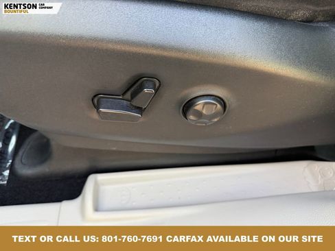Used 2024 Chrysler Pacifica Select image 29