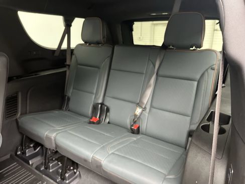 Certified 2025 GMC Yukon XL AT4 w/ AT4 Premium Package AWD/4WD image 15