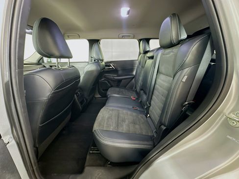 Used 2024 Mitsubishi Outlander SE FWD image 27