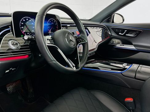 Used 2024 Mercedes-Benz E 350 4MATIC Sedan image 7