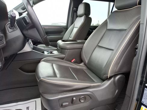 Used 2023 GMC Yukon XL SLT AWD/4WD image 12