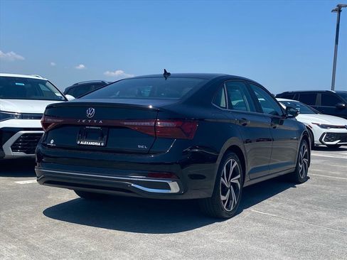 Used 2025 Volkswagen Jetta SEL FWD image 3