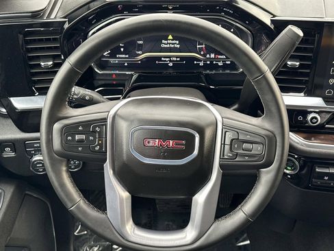 Used 2025 GMC Sierra 1500 SLT image 10