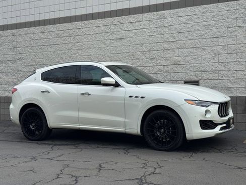 Used 2017 Maserati Levante S image 4