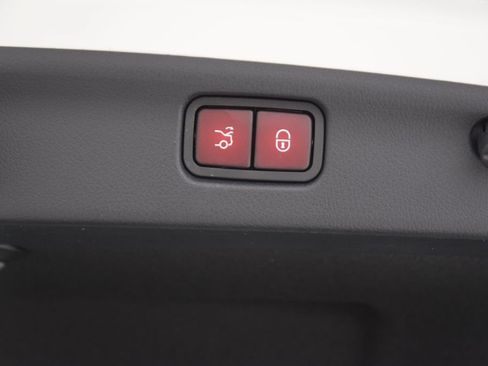 Used 2023 Mercedes-Benz C 300 Sedan image 30