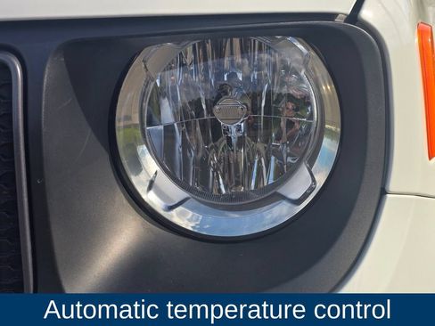 Used 2023 Jeep Renegade Trailhawk AWD/4WD image 6
