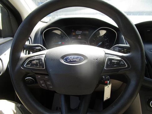 Used 2017 Ford Focus SE FWD image 15