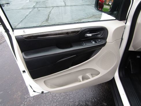 Used 2013 RAM C/V Tradesman FWD image 19