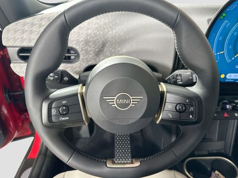 Used 2025 MINI Cooper 2-Door Hardtop image 11