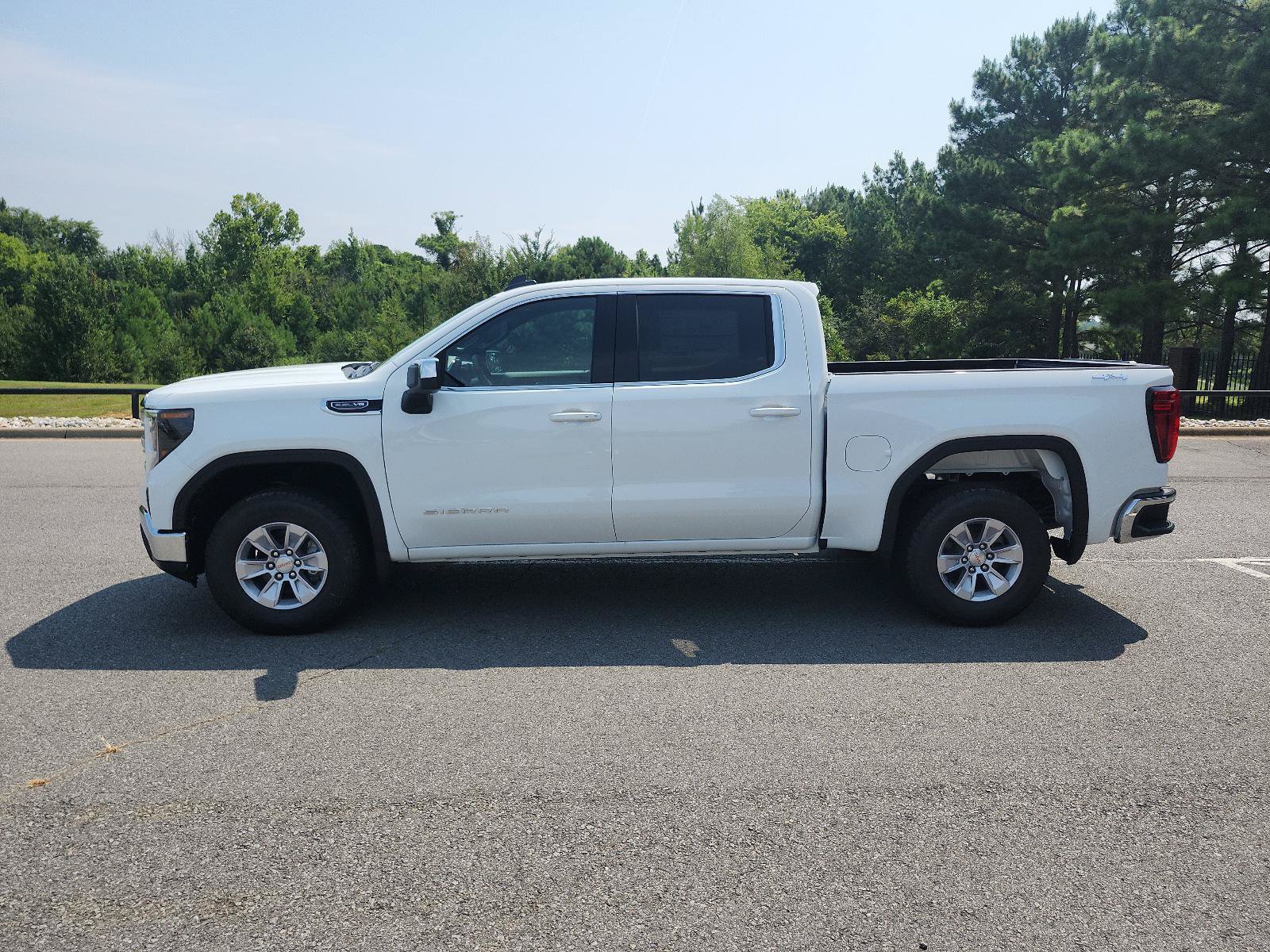 New 2026 GMC Sierra 1500 SLE AWD/4WD image 2