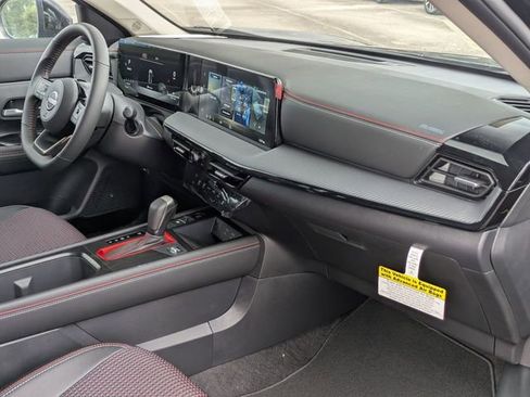 New 2026 Nissan Kicks SR image 32