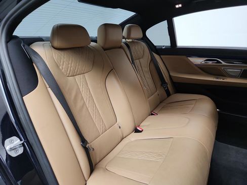 Used 2017 BMW 740i image 30