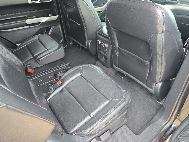 Used 2021 Ford Explorer XLT w/ Equipment Group 202A AWD/4WD image 11