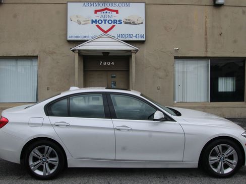Used 2016 BMW 328i xDrive Sedan w/ Technology Package AWD/4WD image 4