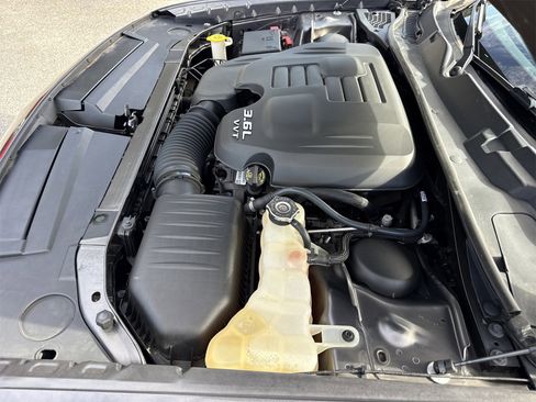 Used 2019 Dodge Challenger SXT image 29