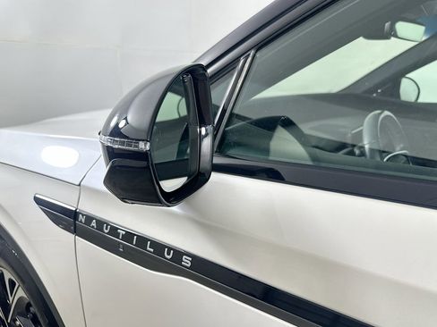 Used 2024 Lincoln Nautilus Premier w/ Equipment Group 102A AWD/4WD image 37