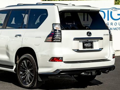 Used 2023 Lexus GX 460 Premium w/ Accessory Package AWD/4WD image 10