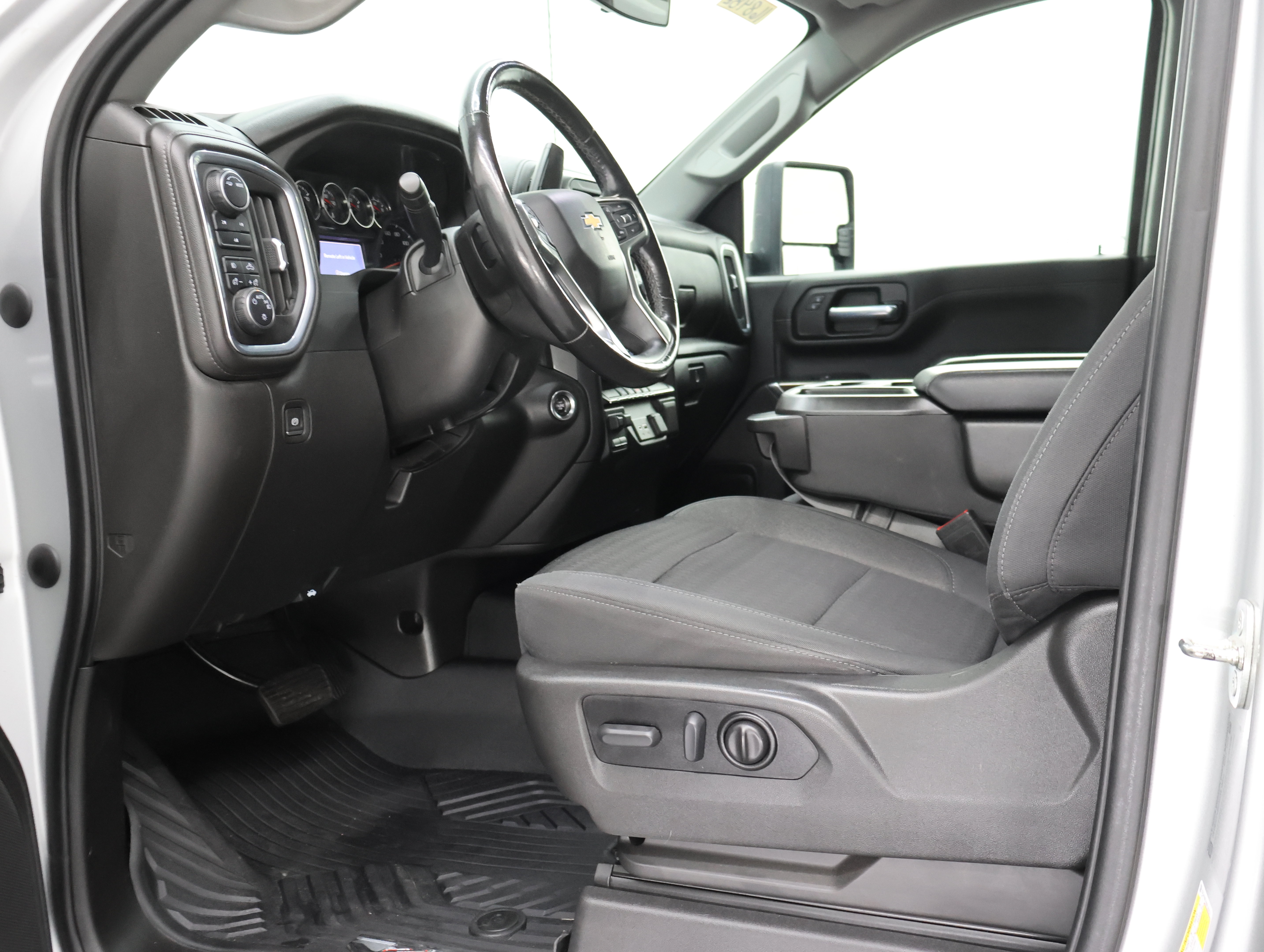 Used 2022 Chevrolet Silverado 2500 LT w/ Convenience Package AWD/4WD image 8