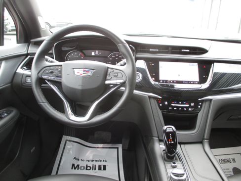 Used 2025 Cadillac XT6 Premium Luxury image 15