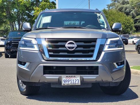 Used 2022 Nissan Armada SL w/ Captain's Chairs Package RWD image 3