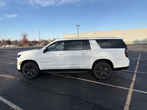 New 2026 Chevrolet Suburban LT w/ Comfort Package image 8