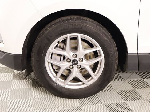 Used 2024 Ford Edge SEL image 17