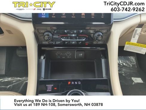 New 2025 Jeep Grand Cherokee Limited w/ Luxury Tech Group II image 28