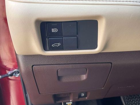 Used 2021 Toyota Highlander XLE AWD/4WD image 22