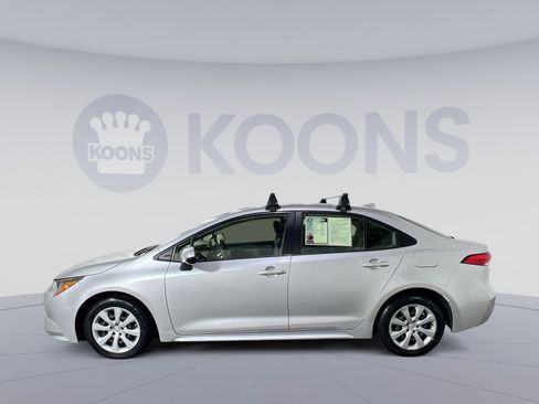 Used 2022 Toyota Corolla LE image 2