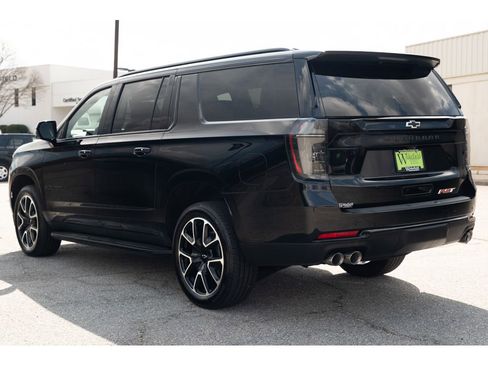 Used 2025 Chevrolet Suburban RST w/ Comfort Package image 5