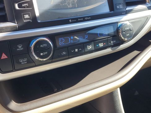 Used 2016 Toyota Highlander Limited Platinum image 30