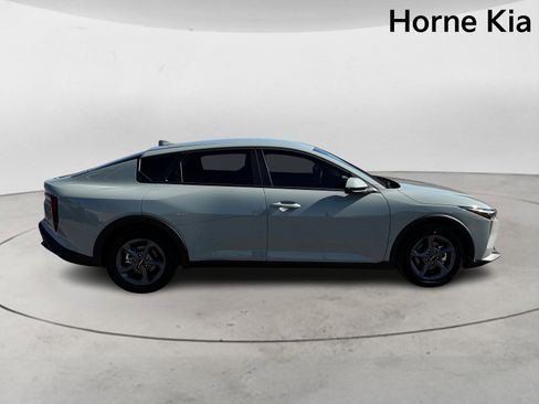 New 2025 Kia K4 LXS image 3