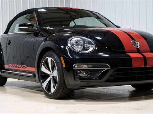 Used 2013 Volkswagen Beetle 2.0T FWD image 28
