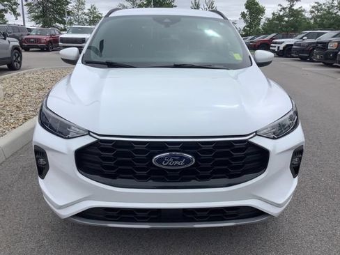 Used 2023 Ford Escape ST-Line Select AWD/4WD image 2