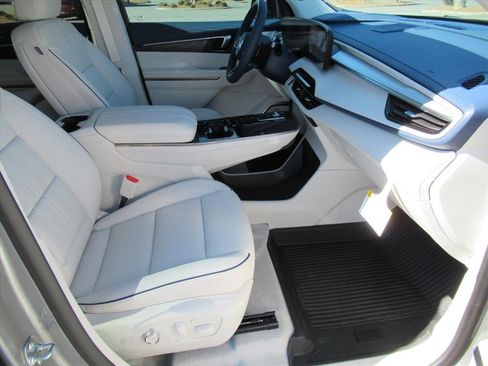 New 2026 Buick Enclave Avenir w/ Super Cruise Package FWD image 9