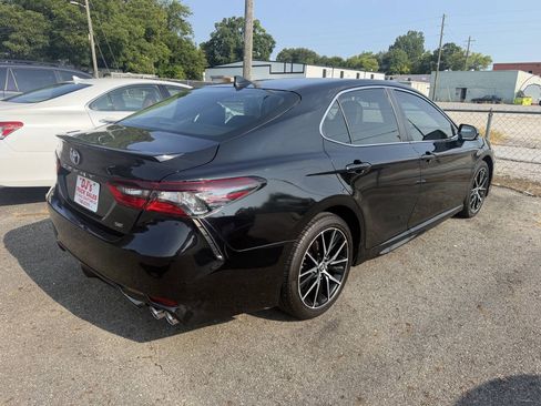 Used 2021 Toyota Camry SE FWD image 4