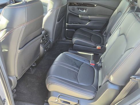 Used 2024 Honda Pilot TrailSport image 11