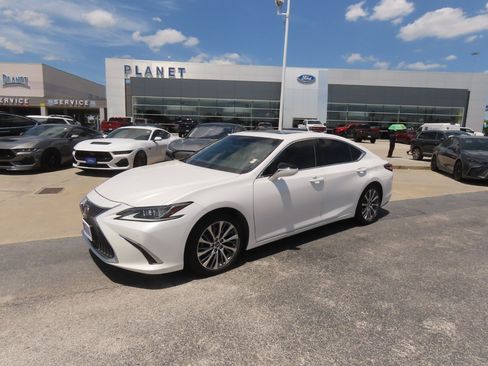 Used 2020 Lexus ES 350 w/ Premium Package FWD image 2