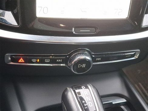 Used 2020 Volvo V60 T5 Cross Country image 25