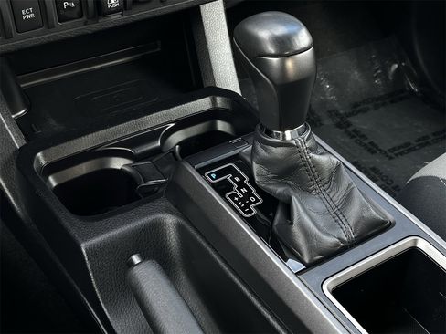 Used 2022 Toyota Tacoma TRD Sport image 17