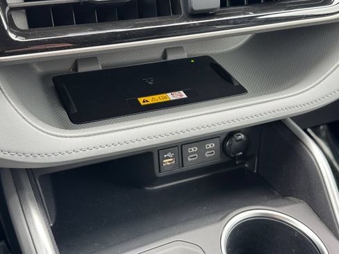 Used 2023 Toyota Highlander XLE AWD/4WD image 24