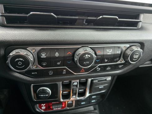 New 2025 Jeep Gladiator Willys image 32