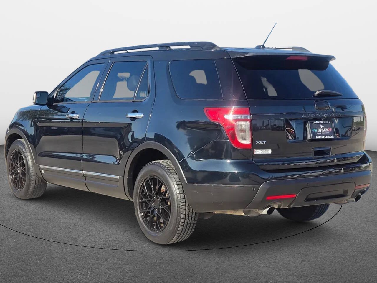 Used 2014 Ford Explorer XLT w/ Equipment Group 202A FWD image 4